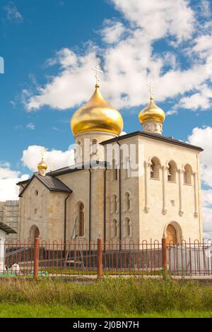 Russia, Leningrad oblast. La città di Kirishi. La Chiesa della Natività della Beata Vergine Maria Foto Stock