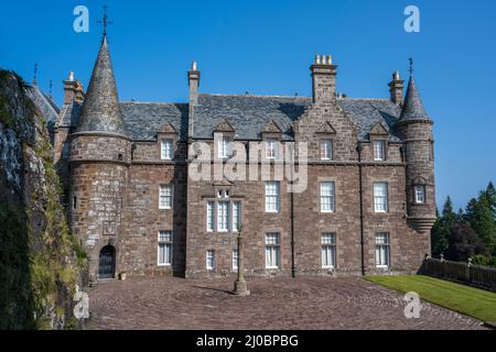 Vista del castello di Drummond vicino a Crieff in Perthshire, Scozia, Regno Unito Foto Stock