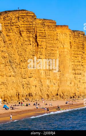 Inghilterra, Dorset, Bridport, West Bay Beach e scogliere Foto Stock