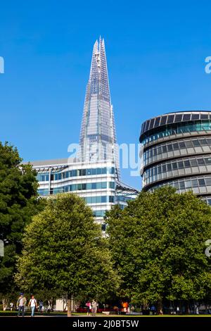 Inghilterra, Londra, Southwark, Potters Field Park e The Shard Foto Stock