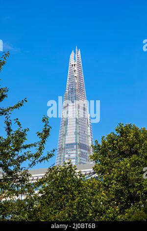 Inghilterra, Londra, Southwark, Potters Field Park e The Shard Foto Stock
