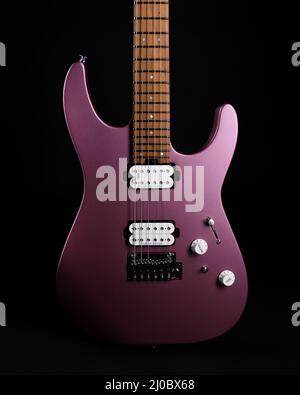 Charvel stratocaster in finitura nebbia borgogna Foto Stock