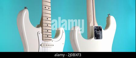 Olympic stratocaster bianco su blu Foto Stock