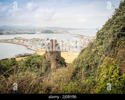 Vista da Seongsan Ilchulbong (Sunrise Peak), uno dei siti di turismo naturalistico UNESCO sull'isola di Jeju nella Corea del Sud Foto Stock