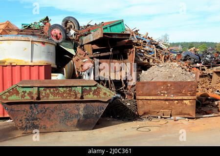 Schrottplatz, Altmetall zum Recycling, Alteisen, Metallschrott / cantiere rottami, rottami di metallo per il riciclaggio, rottami di ferro, rottami di metallo Foto Stock