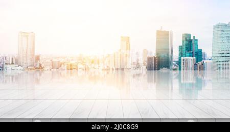 Business Concept - pavimento in marmo vuoto con panorama moderno e panoramico edificio a vista uccello aerea v Foto Stock