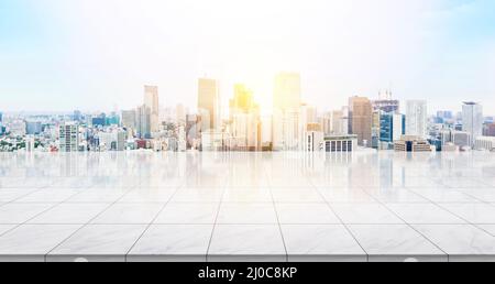 Business Concept - pavimento in marmo vuoto con moderno paesaggio urbano panoramico edificio vista aerea a volo d'uccello sotto l'alba e il mornin Foto Stock