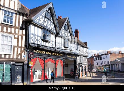 Conciatori Wine Merchants un commerciante di vino a conduzione familiare con bottiglie importate da tutto il mondo Shrewsbury Shropshire Inghilterra GB Europa Foto Stock