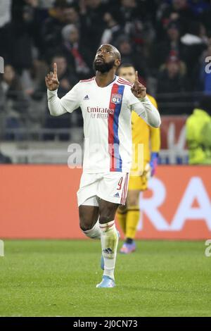 Lione, Francia. 17th Mar 2022. Moussa Dembele di Lione celebra il suo obiettivo durante la UEFA Europa League, Round of 16, partita di calcio a 2nd gambe tra Olympique Lyonnais (Lione, OL) e FC Porto il 17 marzo 2022 allo stadio Groupama a Decines-Charpieu vicino Lione, Francia - Foto: Jean Catuffe/DPPI/LiveMedia Credit: Independent Photo Agency/Alamy Live News Foto Stock