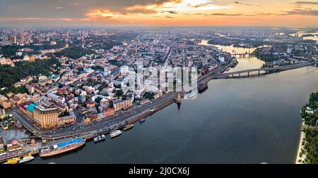 Veduta aerea di Podil, un quartiere storico di Kiev, Ucraina Foto Stock