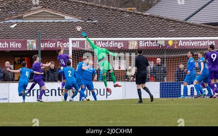 Il City of Liverpool FC ha ospitato il Warrington Rylands 1906 FC all'Eupen Arena, Ellesmere Port, per una partita non di campionato della stagione 2021-2022. Graeme M Foto Stock