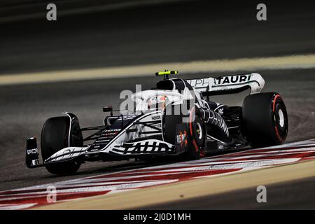 Sakhir, Bahrein. 18th Mar 2022. Yuki Tsunoda (JPN) AlphaTauri AT03. Gran Premio del Bahrain, venerdì 18th marzo 2022. Sakhir, Bahrein. Credit: James Moy/Alamy Live News Foto Stock