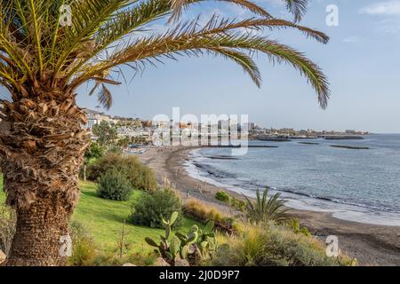 Vista est attraverso Playa Torviscas, Costa Adeje, Tenerife Foto Stock