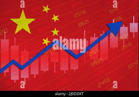 Ripresa economica con il grafico del mercato azionario freccia in su in territorio positivo sopra la bandiera cinese dipinta sul muro. La ripresa del mercato monetario finanziario e delle imprese Foto Stock