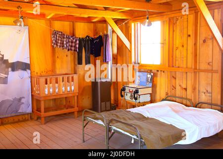 Block 14 baracche letto, Manzanar National Historic Site, Eastern Sierra Scenic Byway, California Foto Stock