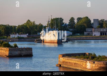 Kronstadt è una città e un ex fortezza sul mare Baltico isola Kotlin off San Pietroburgo, in Russia. Foto Stock