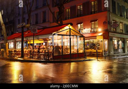 Il Cafe de la Mairie è un tradizionale caffè francese situato vicino alla chiesa di Saint Sulpice, Parigi, Francia. Foto Stock