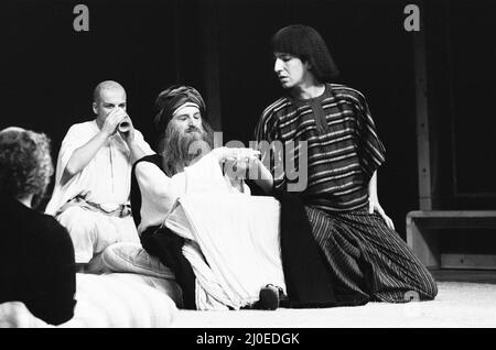 Un giovane Alan Rickman (all'estrema destra) di Antony e Cleopatra alla RSC di Stratford diretto da Peter Brook. 3rd ottobre 1978 Foto Stock