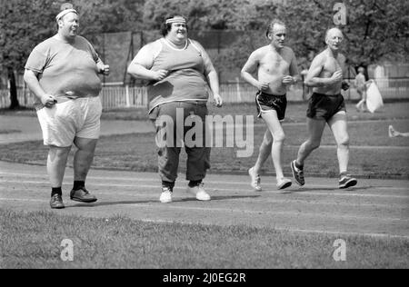 Jogger-nauts: John Robinson scrittore sportivo con Colin Taylor jogging a Battersea Park. Maggio 1979 78-2550-024 Foto Stock