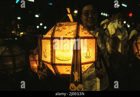 Lanterna di carta alla grande parata per il compleanno di Buddha a Seoul. Foto Stock