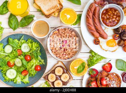 Diversi tipi di prima colazione o brunch Foto Stock