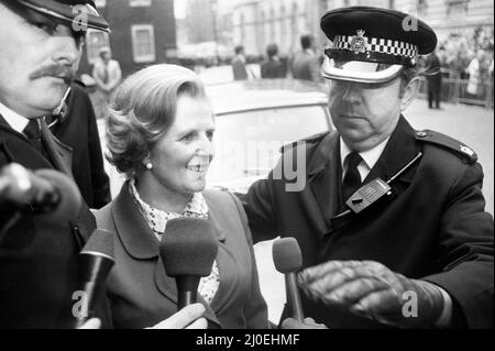 Margaret Thatcher entra nel numero 10 Downing Street dopo la sua storica vittoria elettorale, diventando la prima donna del primo ministro britannico. 4th maggio 1979 Foto Stock