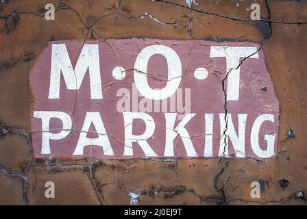 Cartello per garage Dodgy MOT Foto Stock