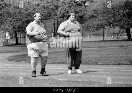 Jogger-nauts: John Robinson scrittore sportivo con Colin Taylor jogging a Battersea Park. Maggio 1979 78-2550-022 Foto Stock