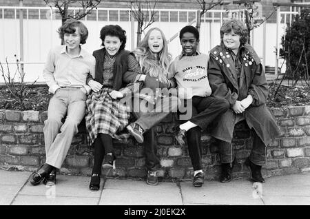 Il cast della serie televisiva per bambini della BBC Grange Hill. Da sinistra a destra, Mark Baxter, Mandy Mealing, Carey Born, Mark Bishop e Peter Moran. 25th gennaio 1980. Foto Stock