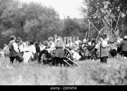 Guerra civile inglese, rievocazione, eseguita dal Sealed Knot, un'associazione educativa, Reading, giugno 1980. Foto Stock