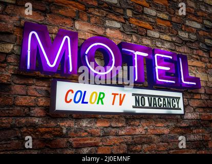 Cartello retro Neon Motel con TV a colori Foto Stock