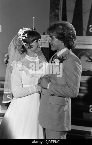 Il matrimonio di Brian Tilsley e Gail Potter di Coronation Street. La coppia, suonata da Helen Worth e Christopher Quinten sono raffigurate. 13th novembre 1979. Foto Stock