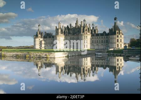 Chateau de Chambord nel pomeriggio nella Valle della Loira, in Francia. Foto Stock
