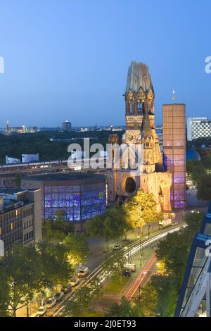 Kaiser Wilhelm Memorial Church al crepuscolo Foto Stock