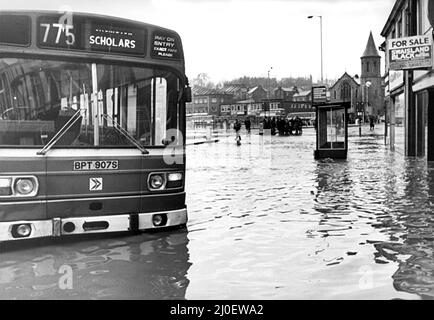 Alluvione sulla strada principale di Chester-le-Street, County Durham nel 1979 Foto Stock