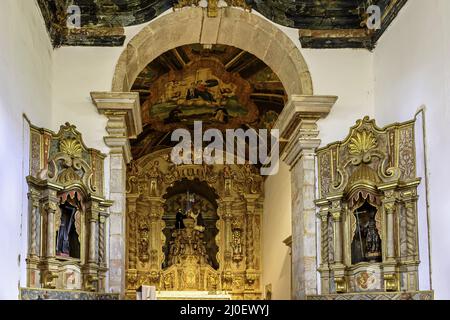 Interno della storica chiesa del 18th secolo in stile barocco dorato Foto Stock