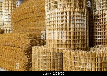 Barre composite. Gabbia di rinforzo. Rinforzo in fibra di vetro. Foto Stock