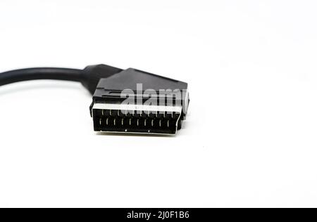 Vista ravvicinata di un cavo connettore SCART maschio a 21 pin per il collegamento di apparecchiature audiovisive Foto Stock