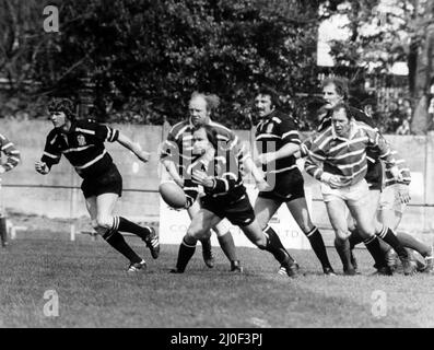 Bridgend 18-12 Pontypridd, finale Welsh Rugby Union Challenge Cup, Cardiff Arms Park, Galles, sabato 28th aprile 1979. Stuart Lewis, Pontypridd scrum half, ottiene la palla via da una mischia. Foto Stock