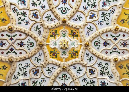 Soffitto del Museo delle arti applicate a Budapest Foto Stock