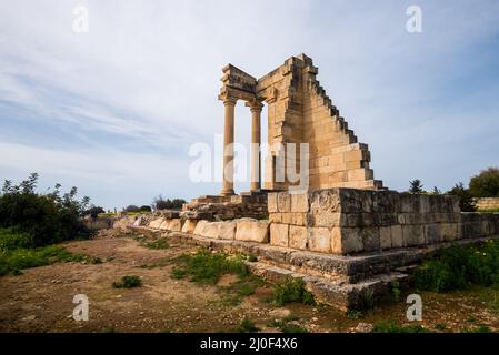 Antiche colonne di Apollon Hylates, santuario nel distretto di Limassol, Cipro Foto Stock