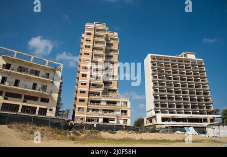 Gli hotel abbandonati occupavano Famagosta, la città fantasma di Cipro Foto Stock