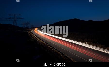 Percorsi leggeri da auto in rapido movimento Foto Stock