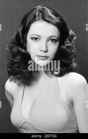 Emma Samms, attrice britannica, di 18 anni, giocherà il ruolo della principessa Zuleira in Arabian Adventure, studio pix, Londra, lunedì 9th luglio 1979. Foto Stock