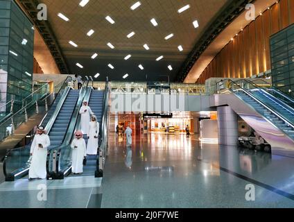 Interno dell'aeroporto internazionale di Hamad, in Qatar di Doha, Medio Oriente Foto Stock