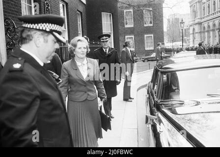 Margaret Thatcher entra nel numero 10 Downing Street dopo la sua storica vittoria elettorale, diventando la prima donna del primo ministro britannico. 4th maggio 1979 Foto Stock