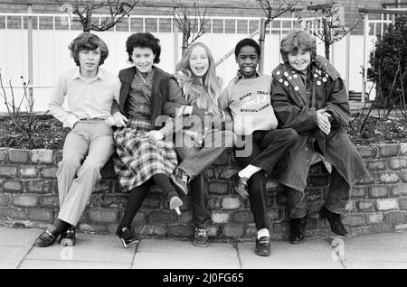 Il cast della serie televisiva per bambini della BBC Grange Hill. Da sinistra a destra, Mark Baxter, Mandy Mealing, Carey Born, Mark Bishop e Peter Moran. 25th gennaio 1980. Foto Stock