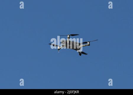Londra, Regno Unito. 17th Mar 2022. Un drone è visto volare a Londra. Credit: SOPA Images Limited/Alamy Live News Foto Stock