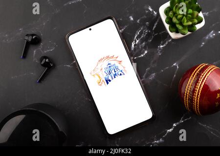 West Bangal, India - 18 marzo 2022 : Chennai Super Kings logo sullo schermo del telefono immagine stock. Foto Stock