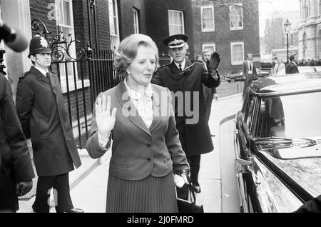 Margaret Thatcher entra nel numero 10 Downing Street dopo la sua storica vittoria elettorale, diventando la prima donna del primo ministro britannico. 4th maggio 1979 Foto Stock